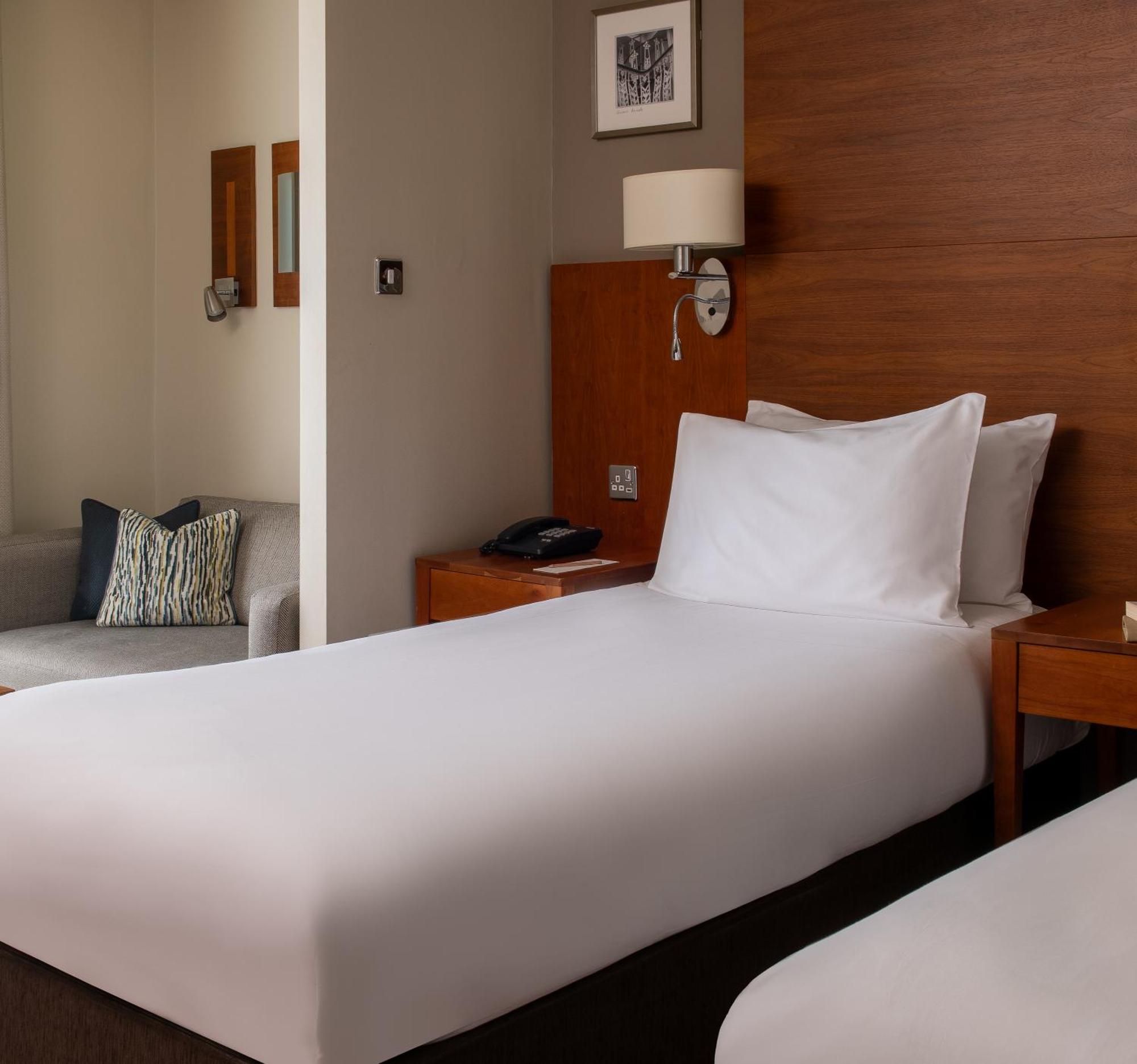 לידס Thorpe Park Hotel And Spa מראה חיצוני תמונה