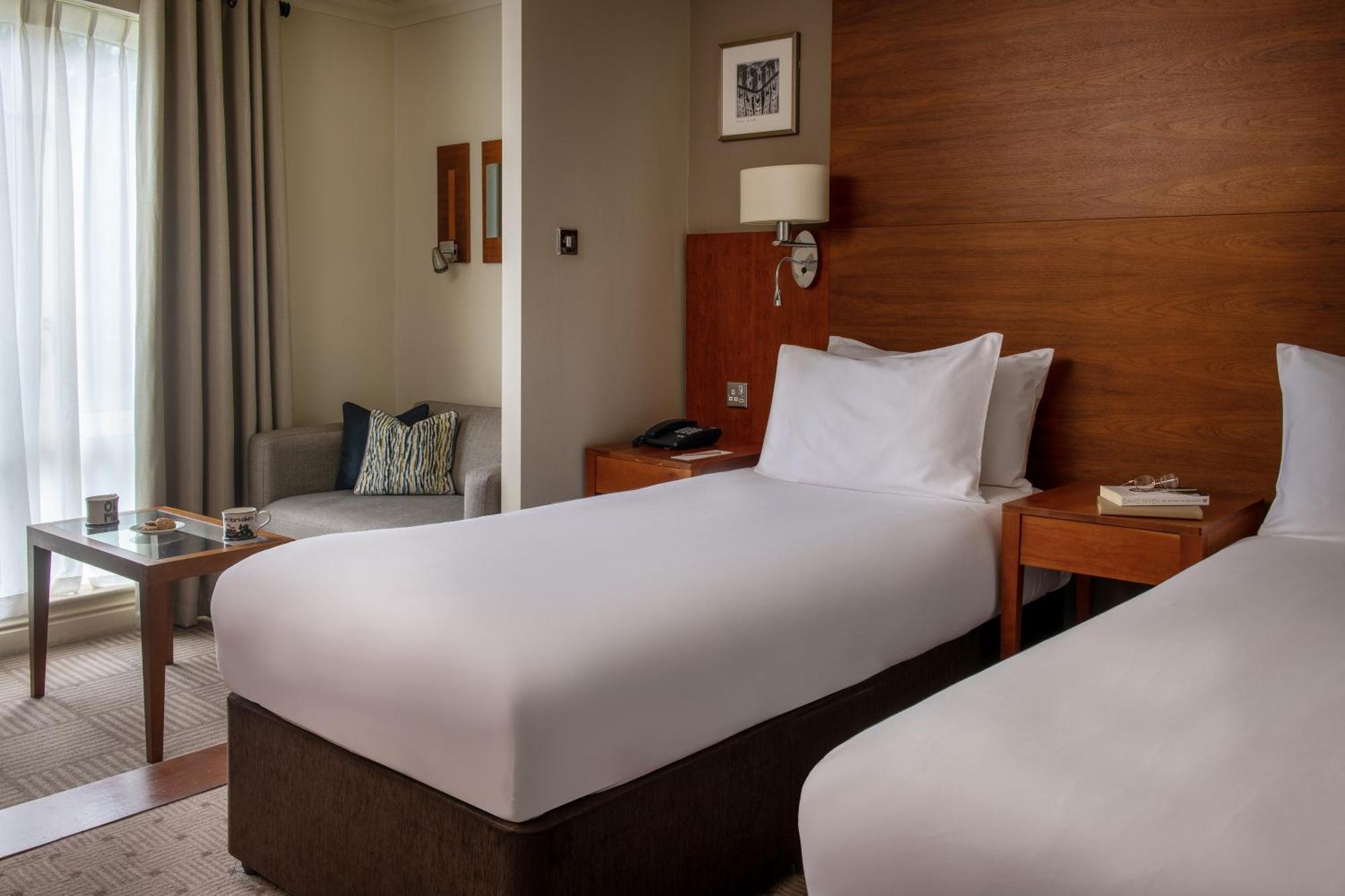 לידס Thorpe Park Hotel And Spa מראה חיצוני תמונה